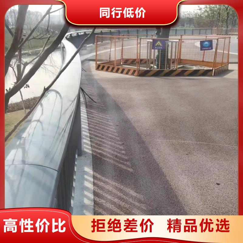 复合管公路护栏展鸿护栏厂家专业提供