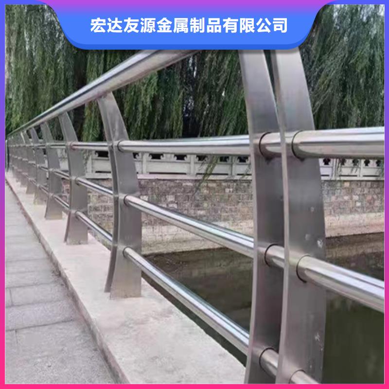 发货速度快的马路交通设施碳素钢管道路隔离扶手栏杆供货商