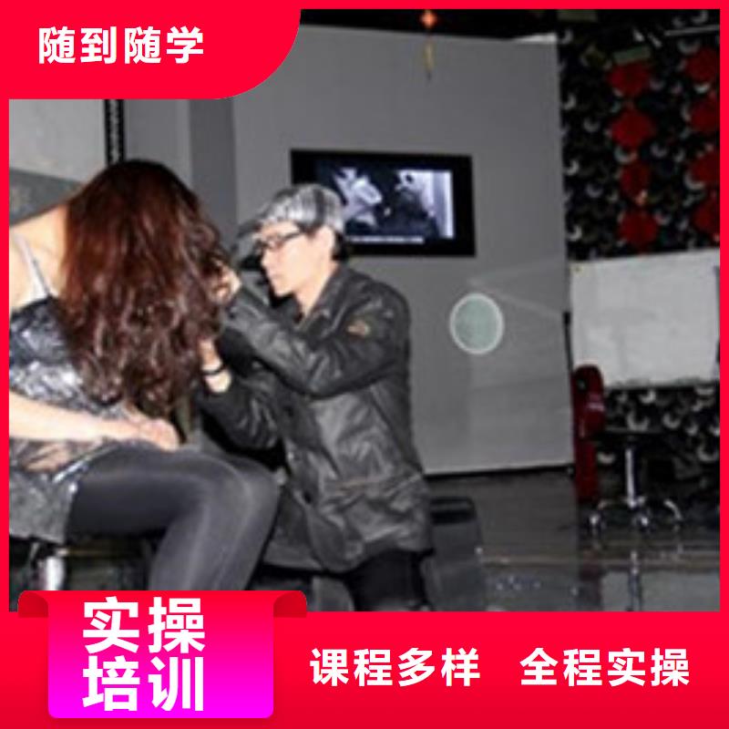 的美容培训班女生学什么好