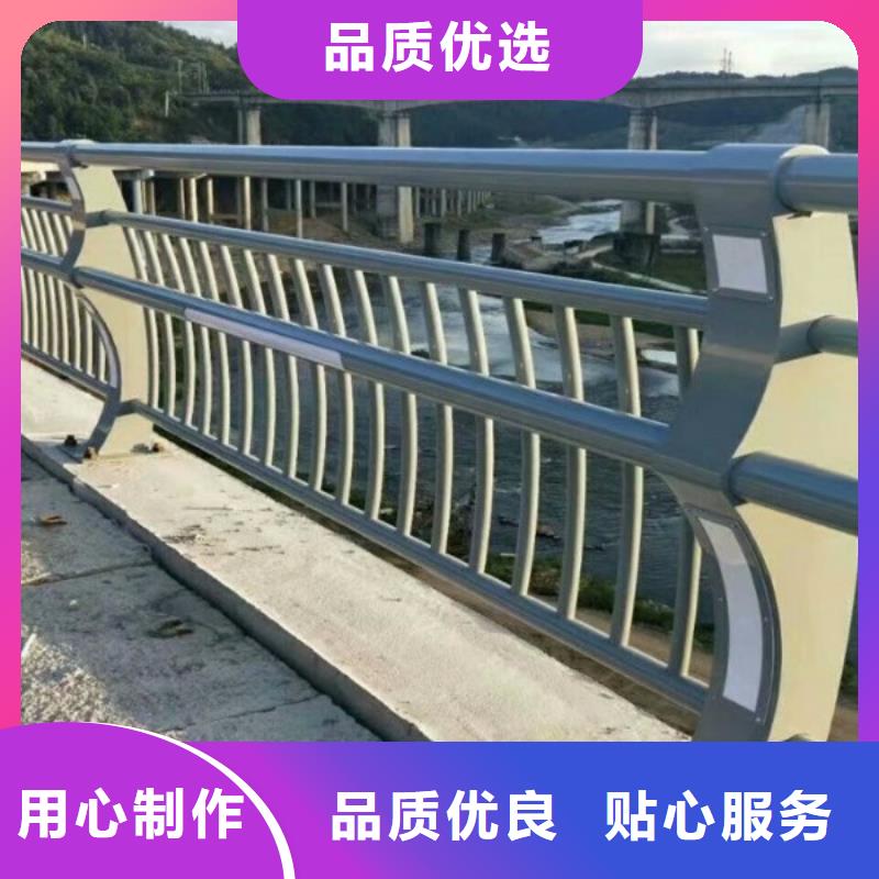 公路上的护栏支持定制