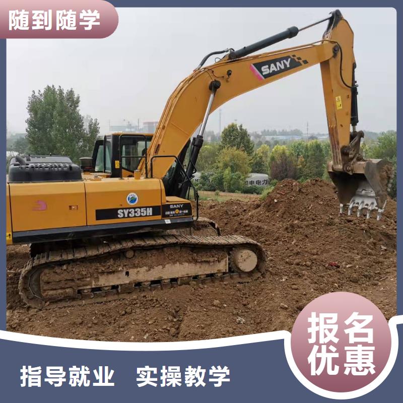 挖掘机技校学厨师多少钱一年免费试学