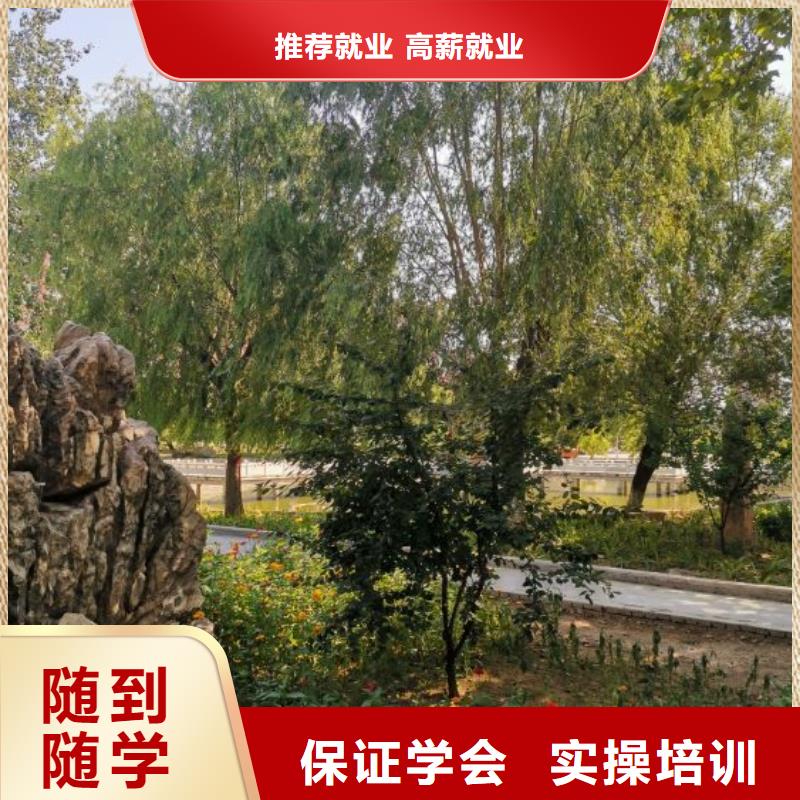 挖掘机技校学厨师多少钱一年免费试学