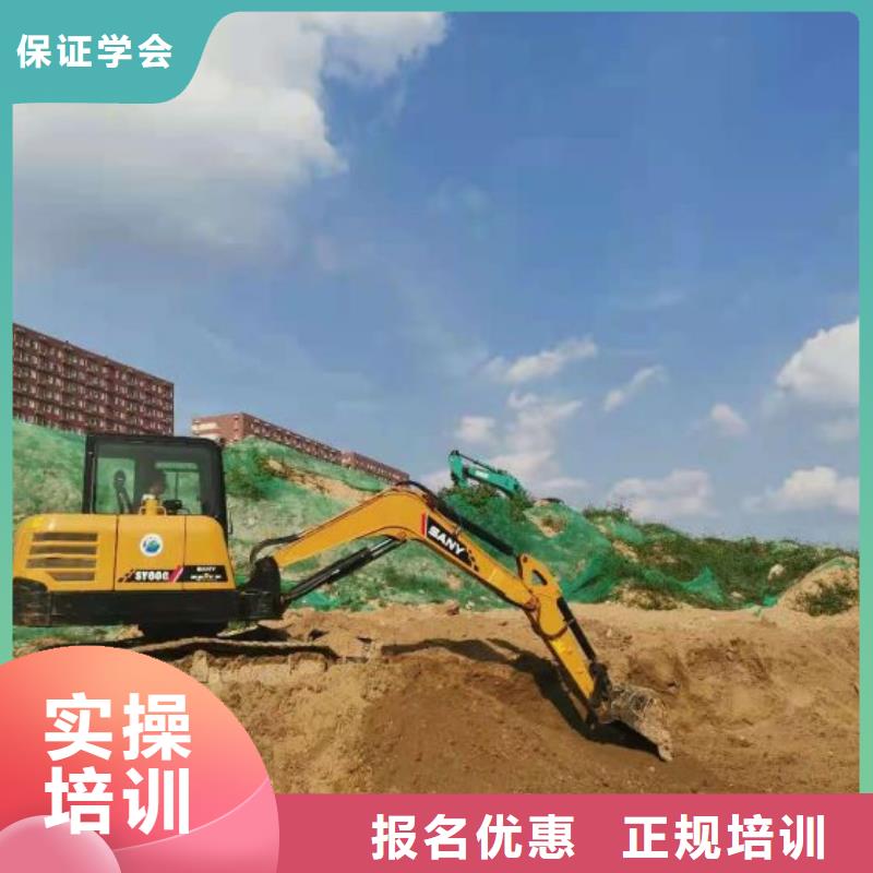 挖掘机技校学厨师多少钱一年免费试学