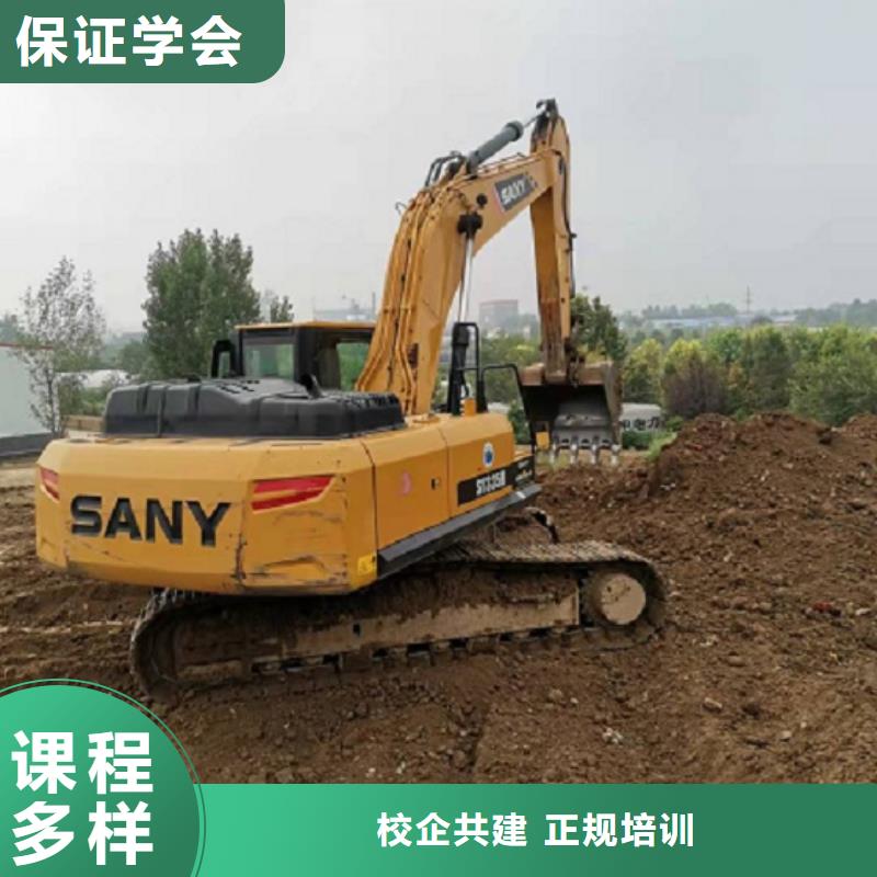 钩机培训学校汽修班实操教学