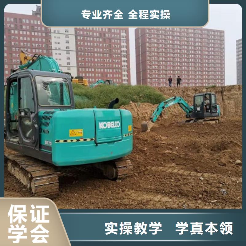 钩机培训学校汽修班实操教学