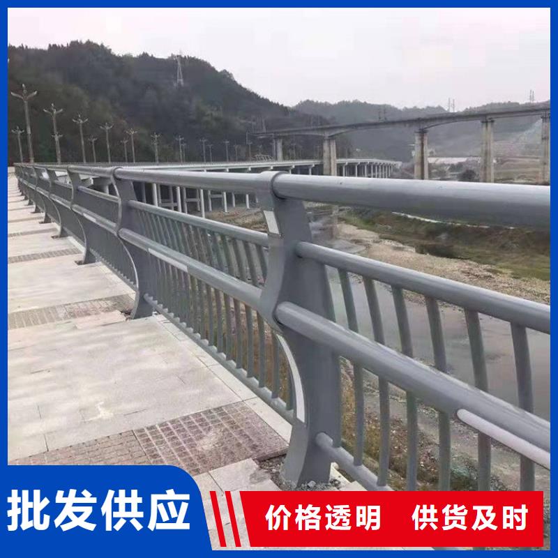 河道桥梁防撞护栏现场安装图