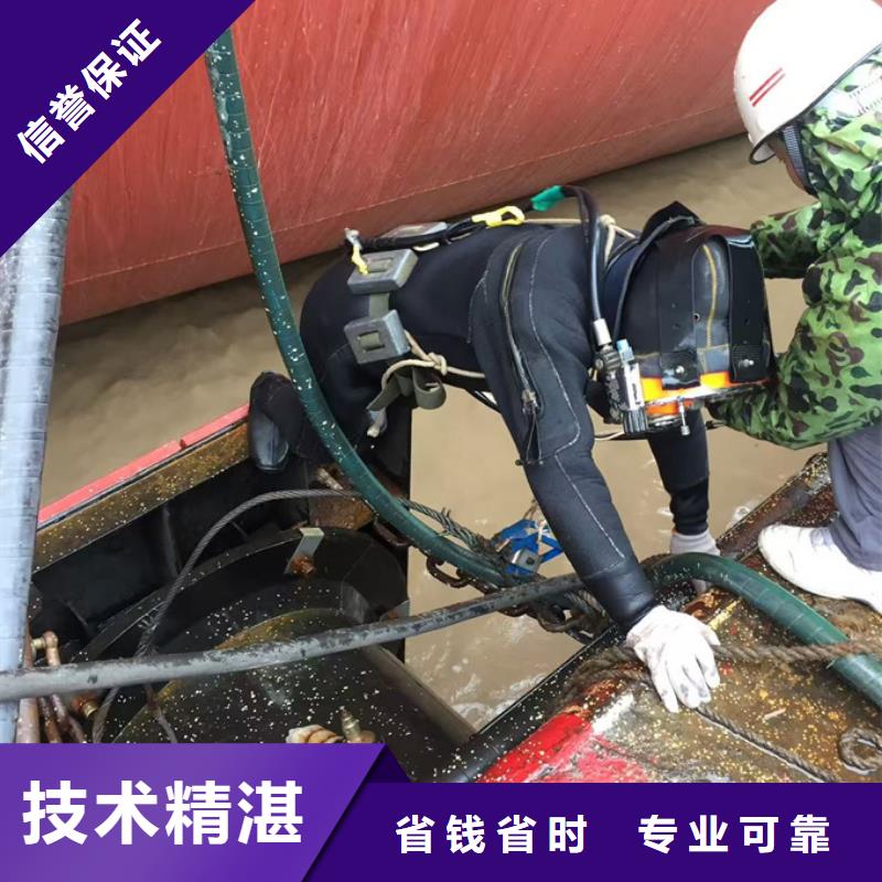 模袋混凝土施工队在出发的救援途中