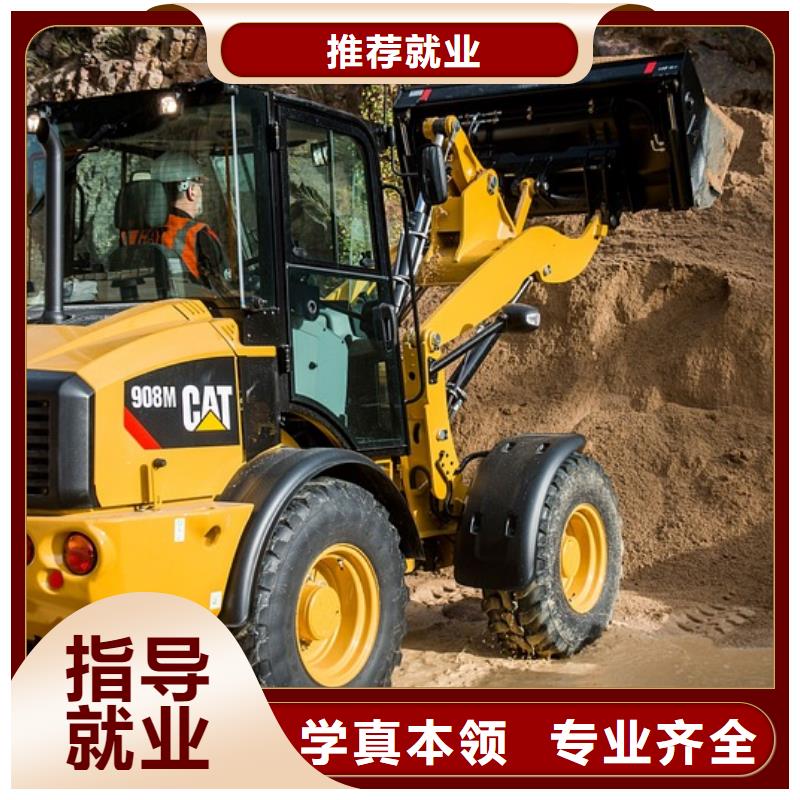 参观挖机实训基地课程多样